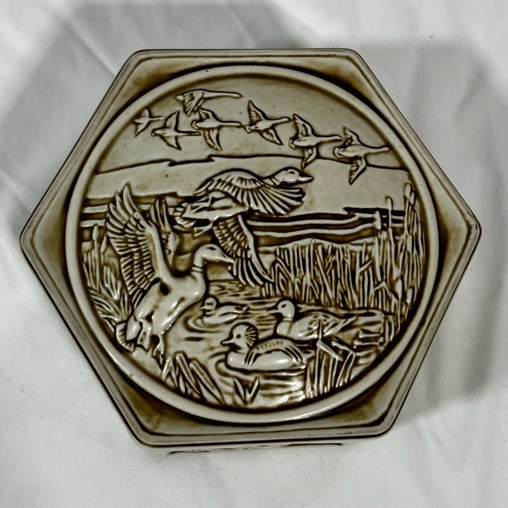 Vintage 1980 Avon Ceramic Duck Hexagon Trinket Box Ceramarte Brazil